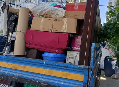 Truck For Shifting Service